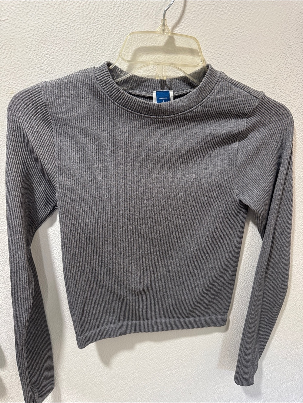 Old Navy Gray Ribbed Long-Sleeve Crew Top